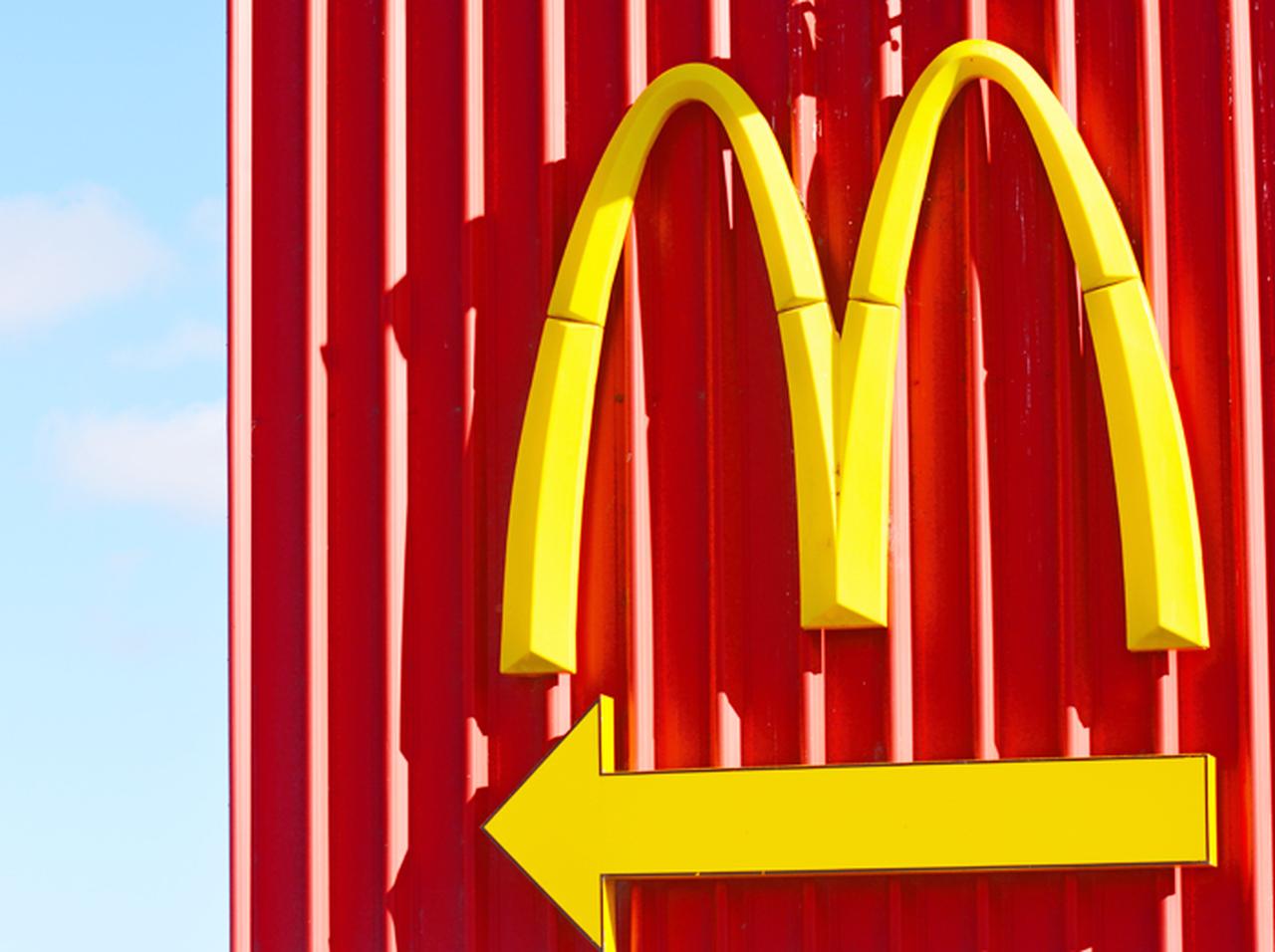 マクドナルドが「朝マック」30分延長、英店舗で試験導入
