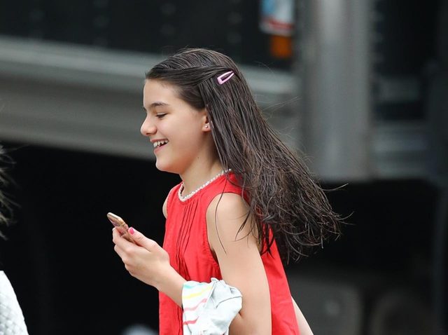 トム・クルーズ娘スリちゃん、雨が降ったら傘はささずにこうする【写真アリ】