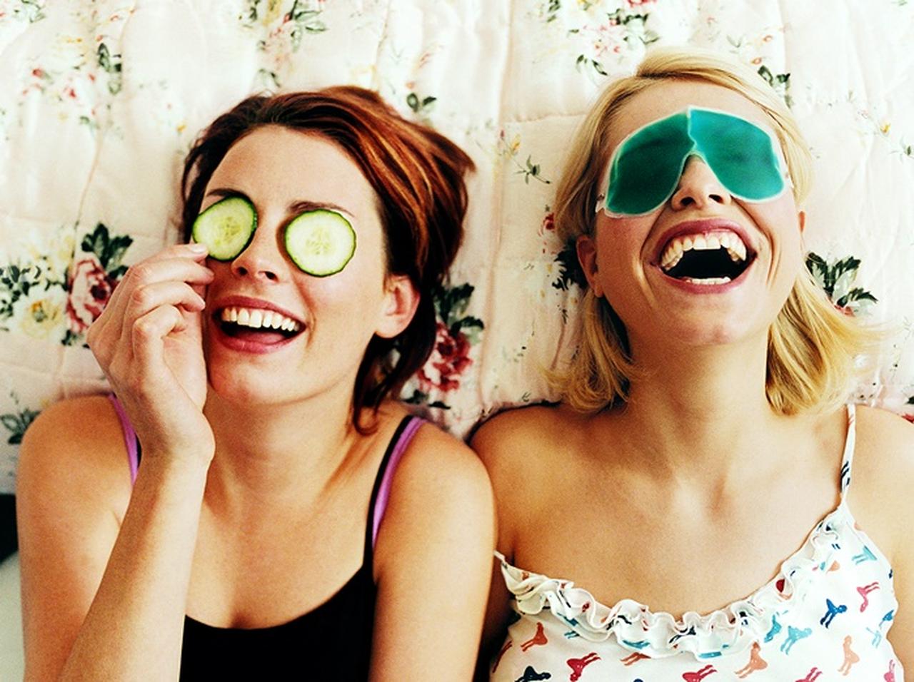 「目のクマ」がない人になりたい！原因と対策をプロが紹介