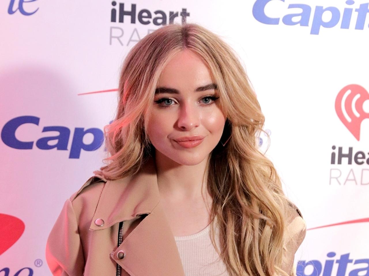 サブリナ・カーペンター、新曲「In My Bed」のタイトルに隠された意味とは？