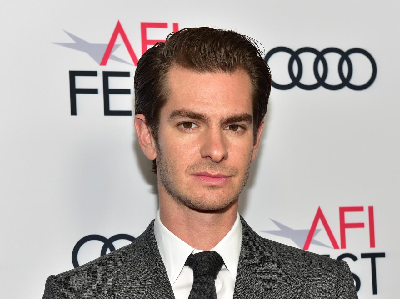 『スパイダーマン』アンドリュー・ガーフィールド、「全裸」で警察に連行される