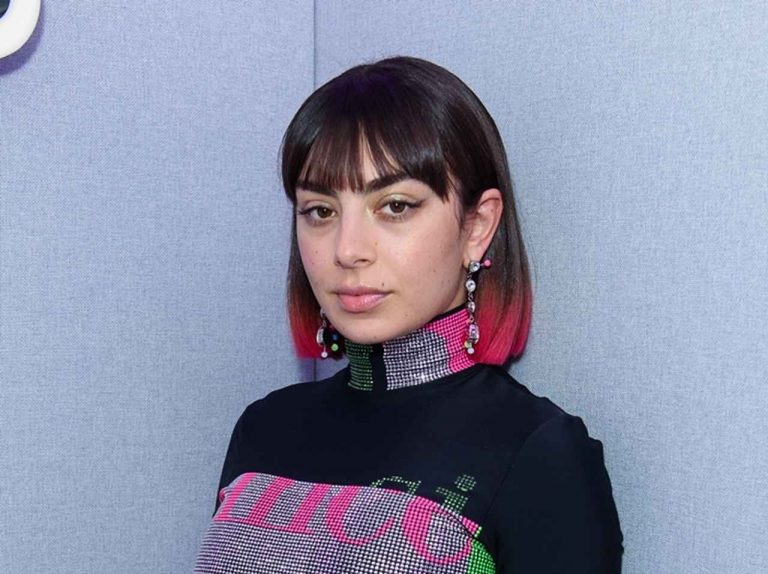 チャーリーXCX、5年ぶりとなるアルバム『チャーリー』を9月にリリース!