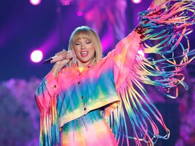 テイラー・スウィフト、話題の新曲MVに「元宿敵」ケイティ・ペリーが出演！