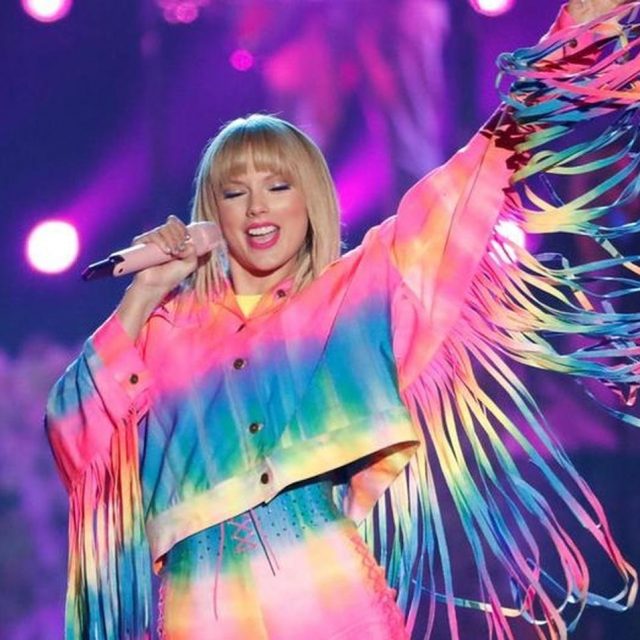 テイラー・スウィフト、話題の新曲MVに「元宿敵」ケイティ・ペリーが出演！