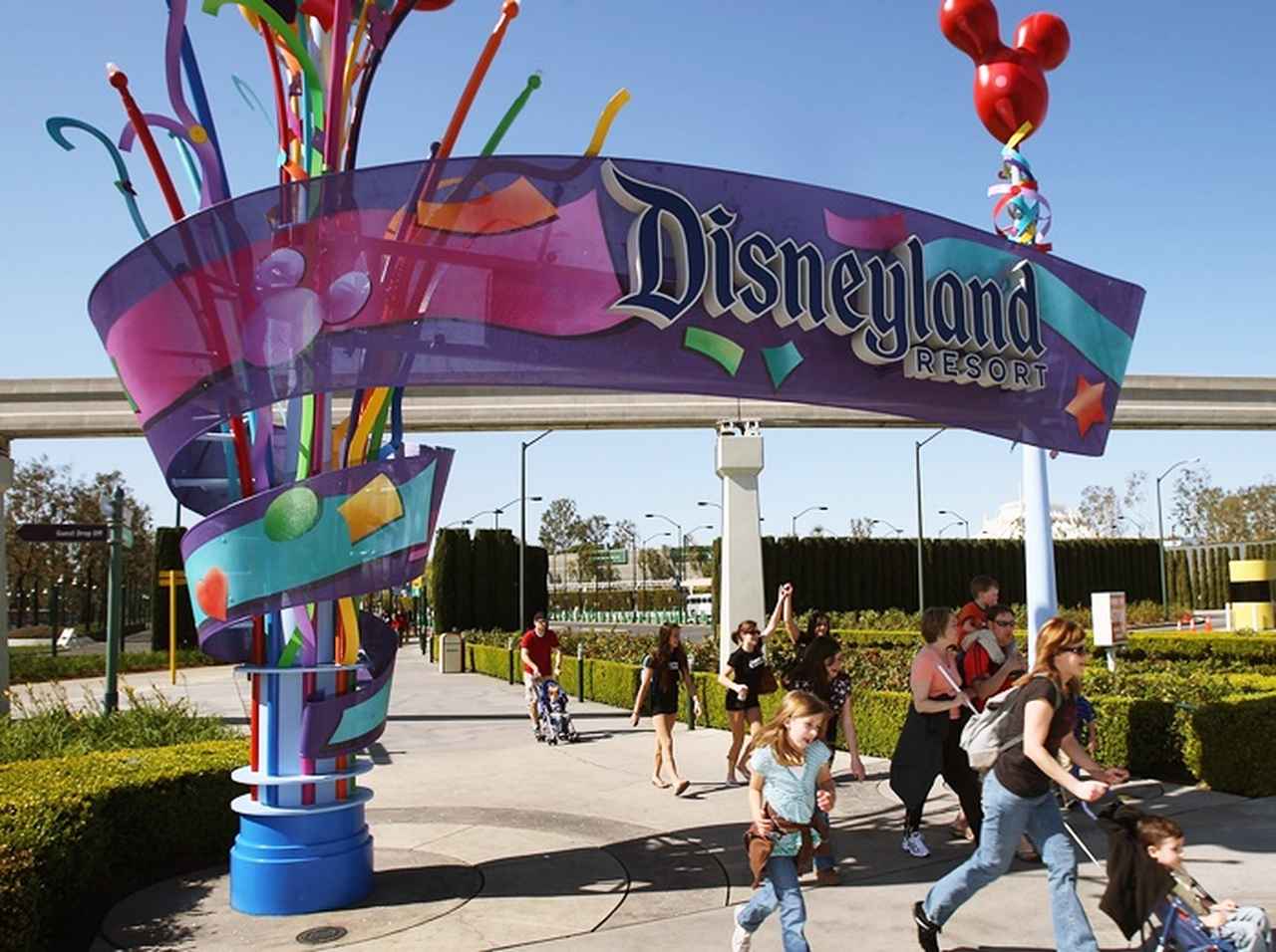 ディズニーランド、マーベル新エリアの建設現場に書かれた「文字」にファン歓喜