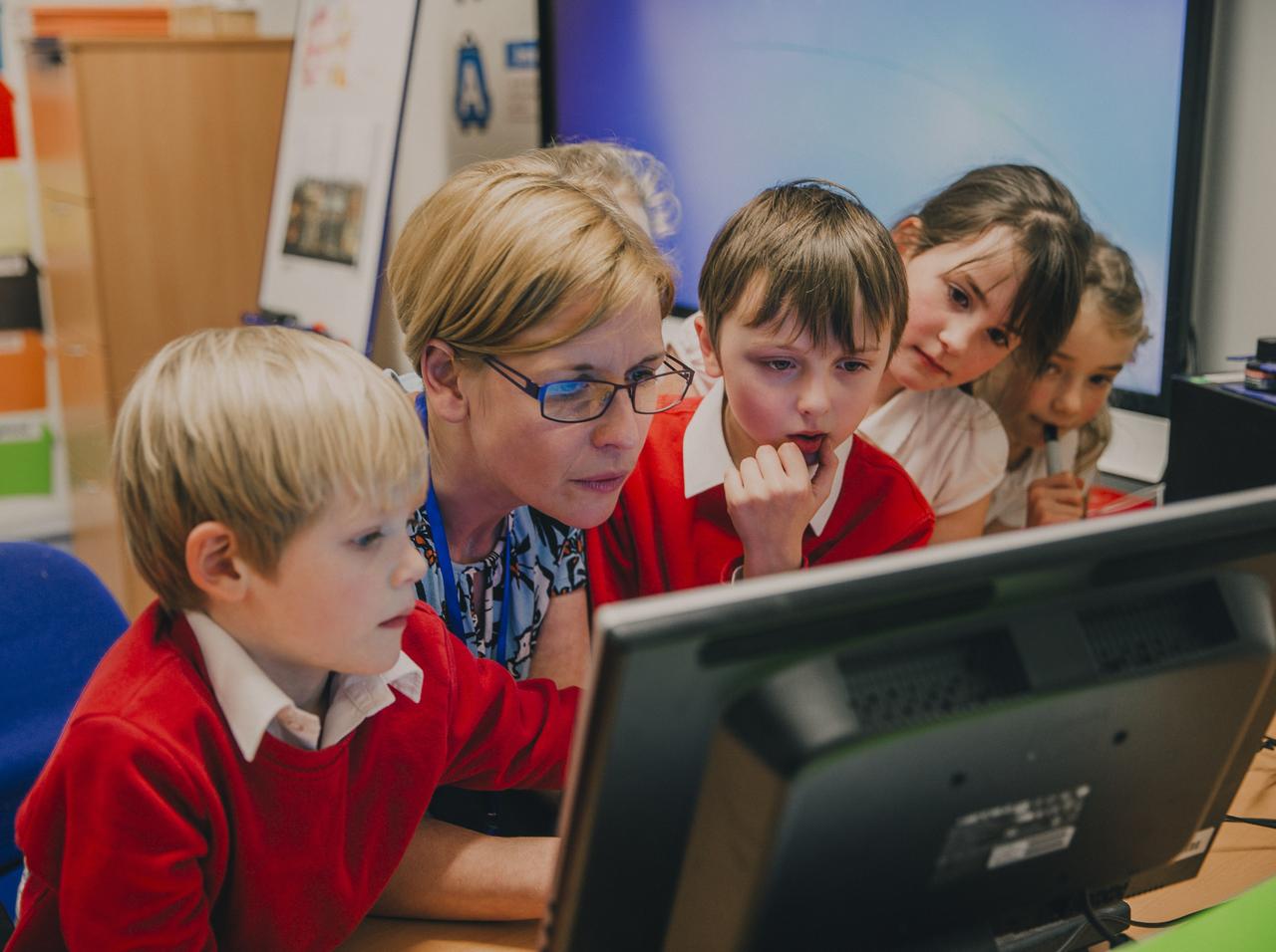 Amazon、「アレクサ」をめぐって子供を持つ親たちから訴えられる