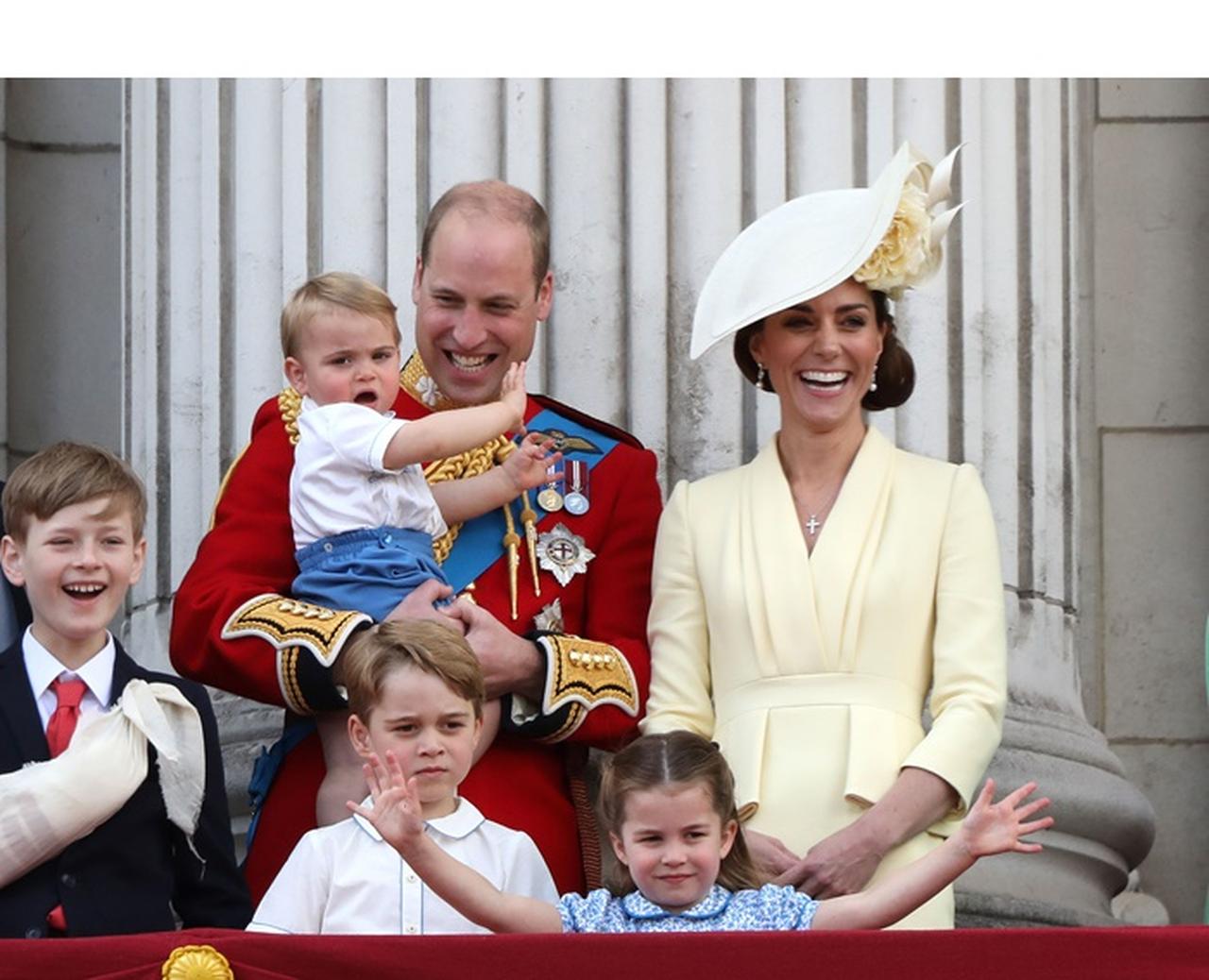 ルイ王子、33年前の服を着用して祖母エリザベス女王の誕生日会へ