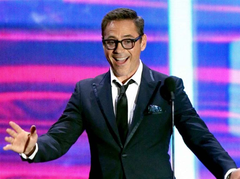 ロバート・ダウニー・Jr.が「ベストヒーロー」に認定、「3247回愛してる」【MTV Movie & TV Awards】