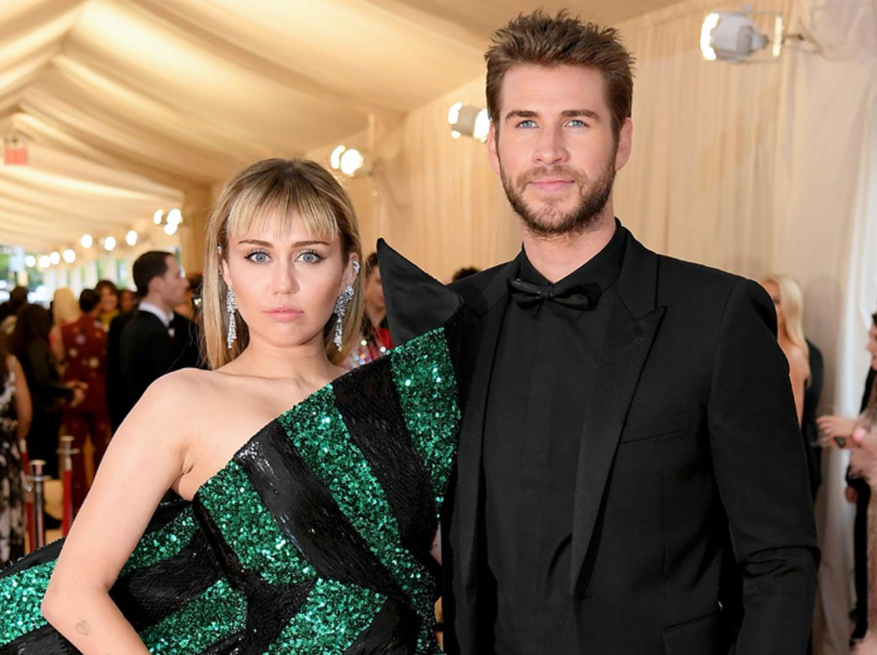 マイリー・サイラス、夫との外出中に男性から「セクハラ」を受ける