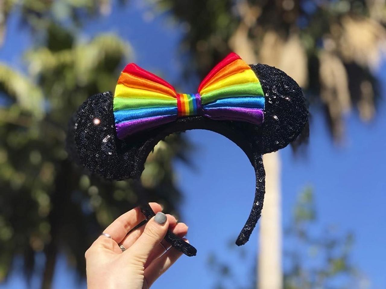 ディズニーランド、プライド月間限定の「プライドイヤー」が可愛すぎる