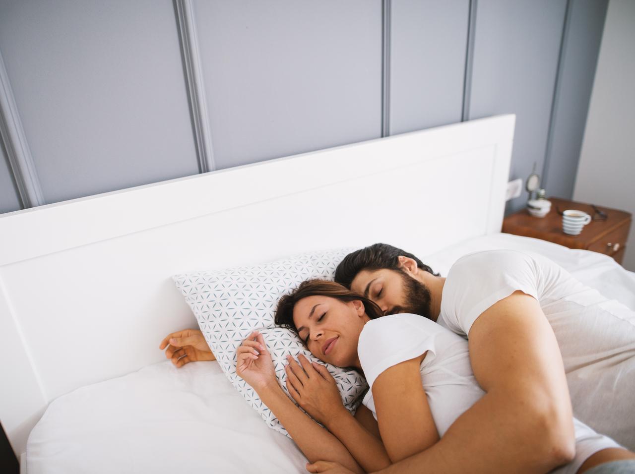 「寝落ち」は太る！アメリカの論文が発表