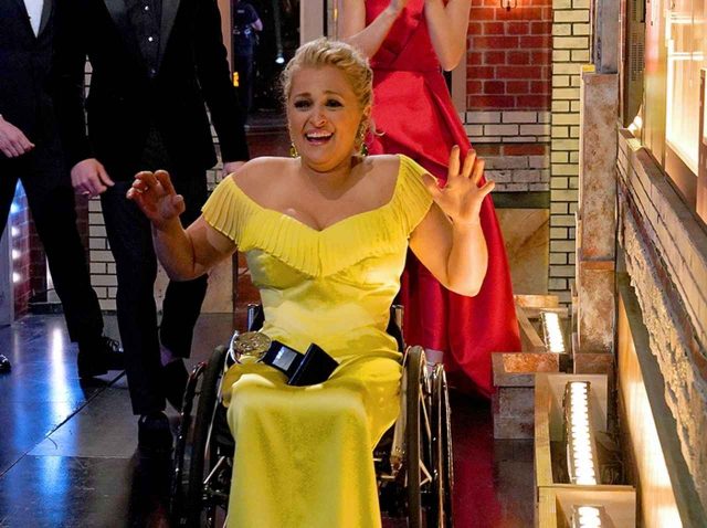 トニー賞で歴史的快挙、『glee』出演の車いすのアリ・ストロークが史上初受賞
