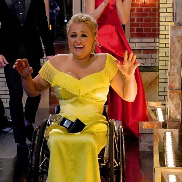 トニー賞で歴史的快挙、『glee』出演の車いすのアリ・ストロークが史上初受賞