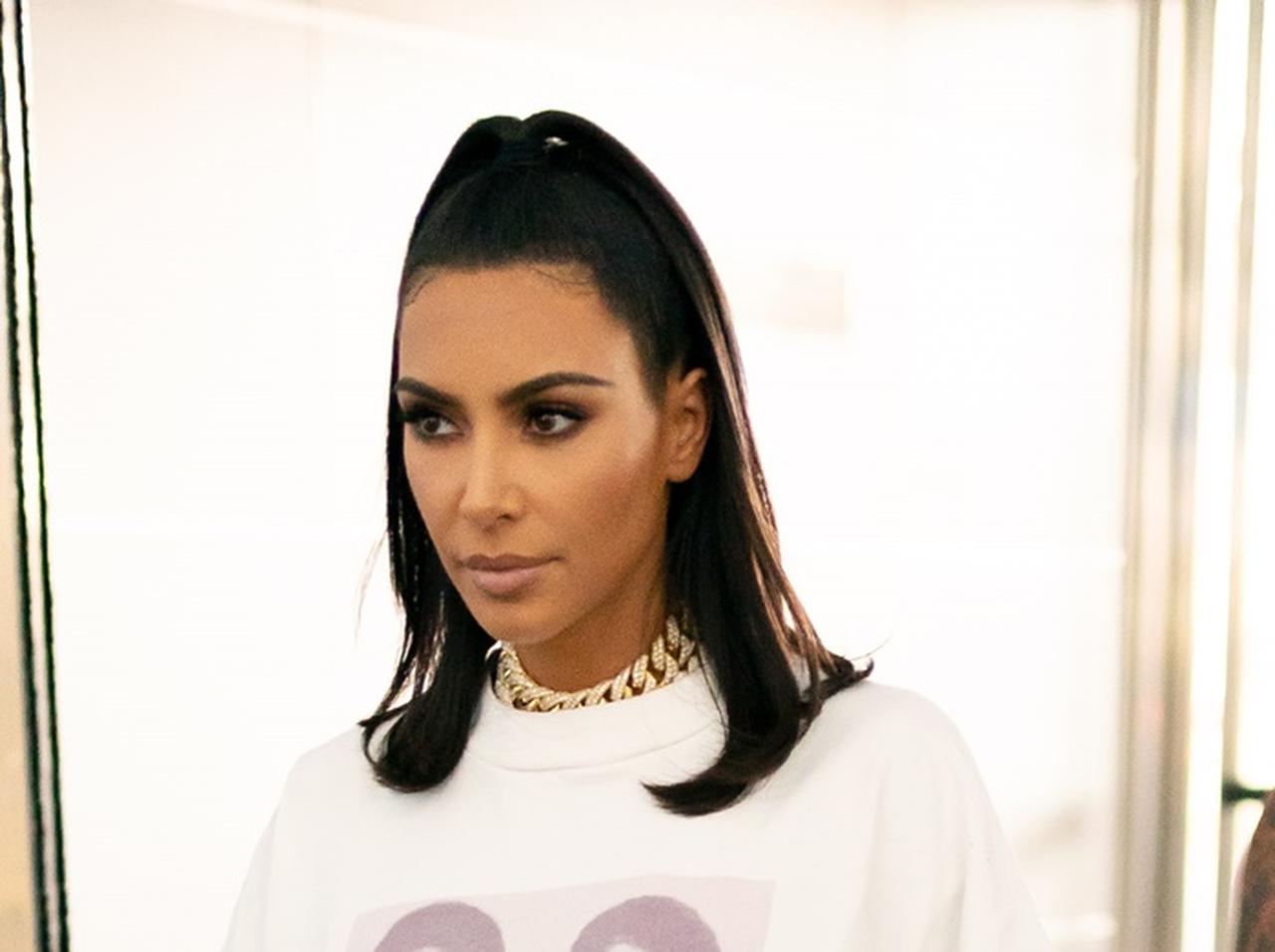 キム・カーダシアン、マイケル・ジャクソンの没後10年にMJのTシャツ着用