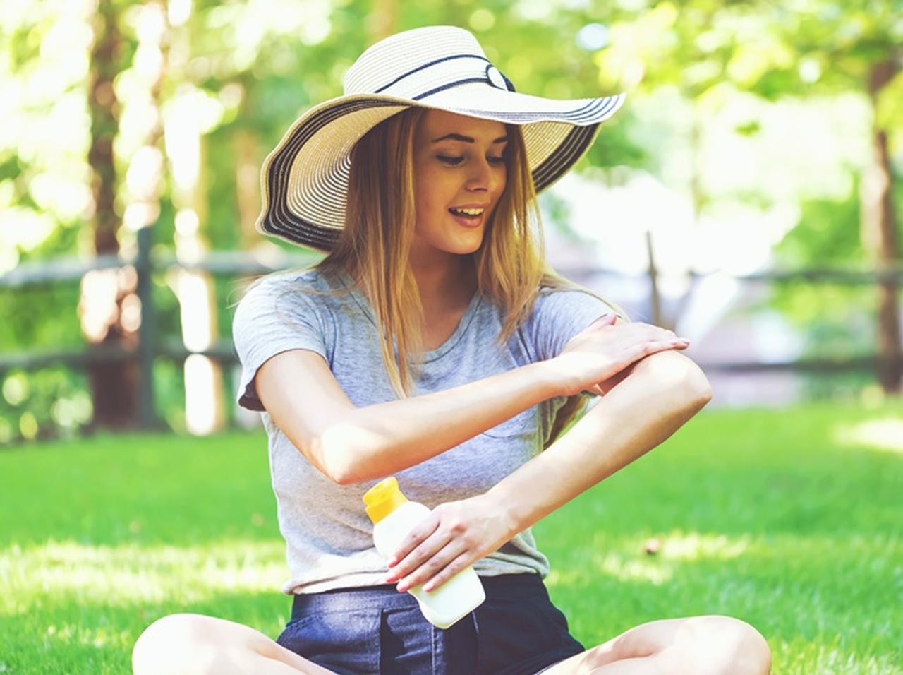 意外と間違えがちな、「日焼け止め」の“塗り方”とは？