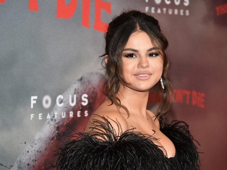 セレーナ・ゴメスが出演映画のプレミアに降臨、美しすぎてファンが泣き崩れる