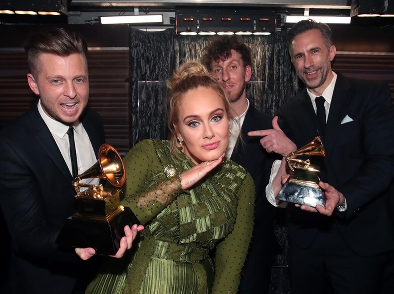 アデル、ニッキー・ミナージュの曲でラップ＆ビヨンセの曲でダンス