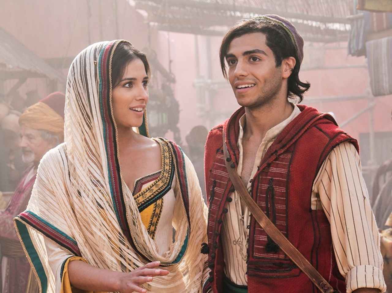 実写版『アラジン』に「ディズニーランド」が映っていた