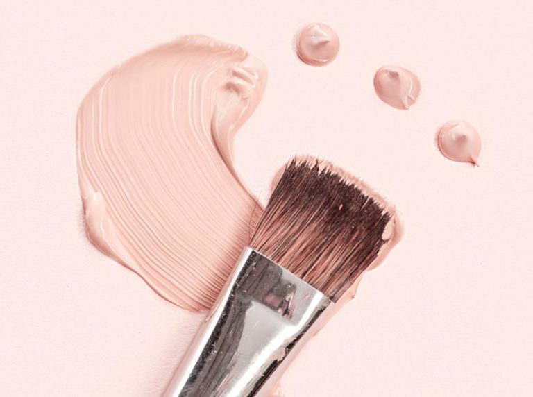 梅雨シーズンに「肌が崩れる」のを防ぐメイクの裏技3つ