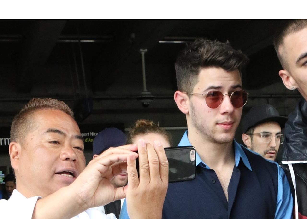 ジョナス・ブラザーズ、まさかの「パパラッチ出川」に反応