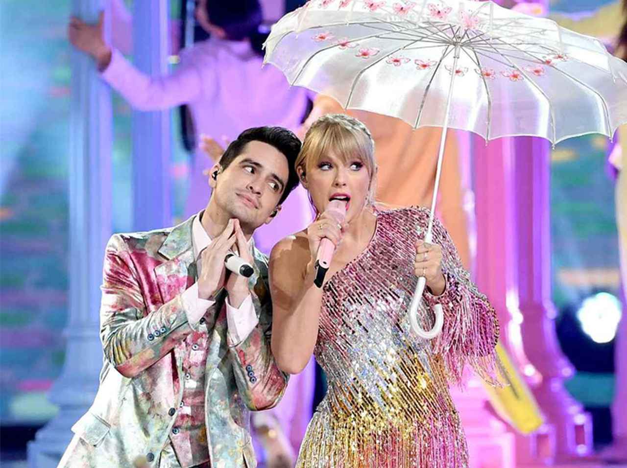 テイラー・スウィフトのグッズに「タイプミス」、何かの暗示かとファン疑心暗鬼