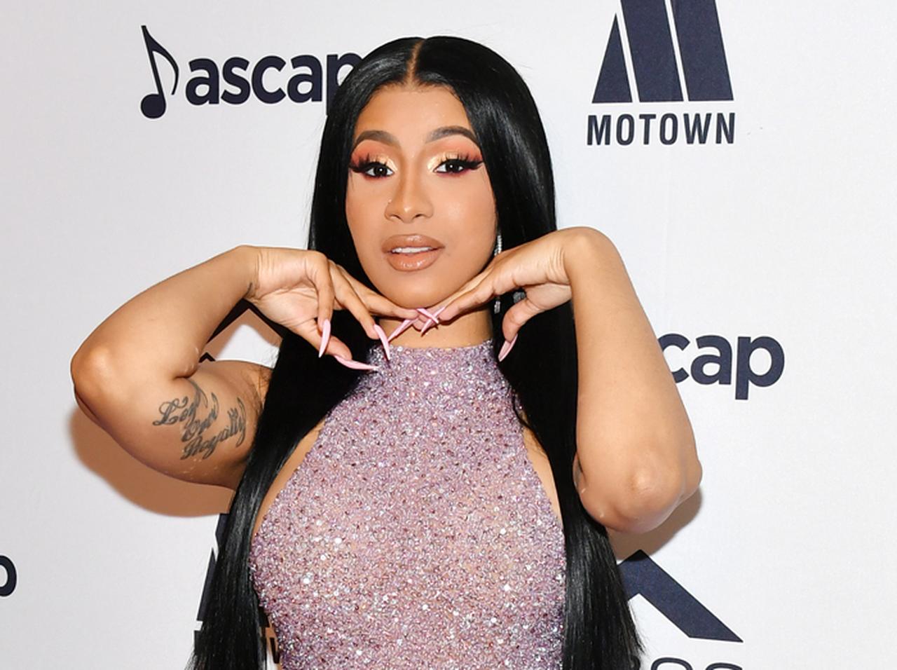 カーディ・Bが14件の罪で起訴、ストリップクラブでの乱闘事件受け