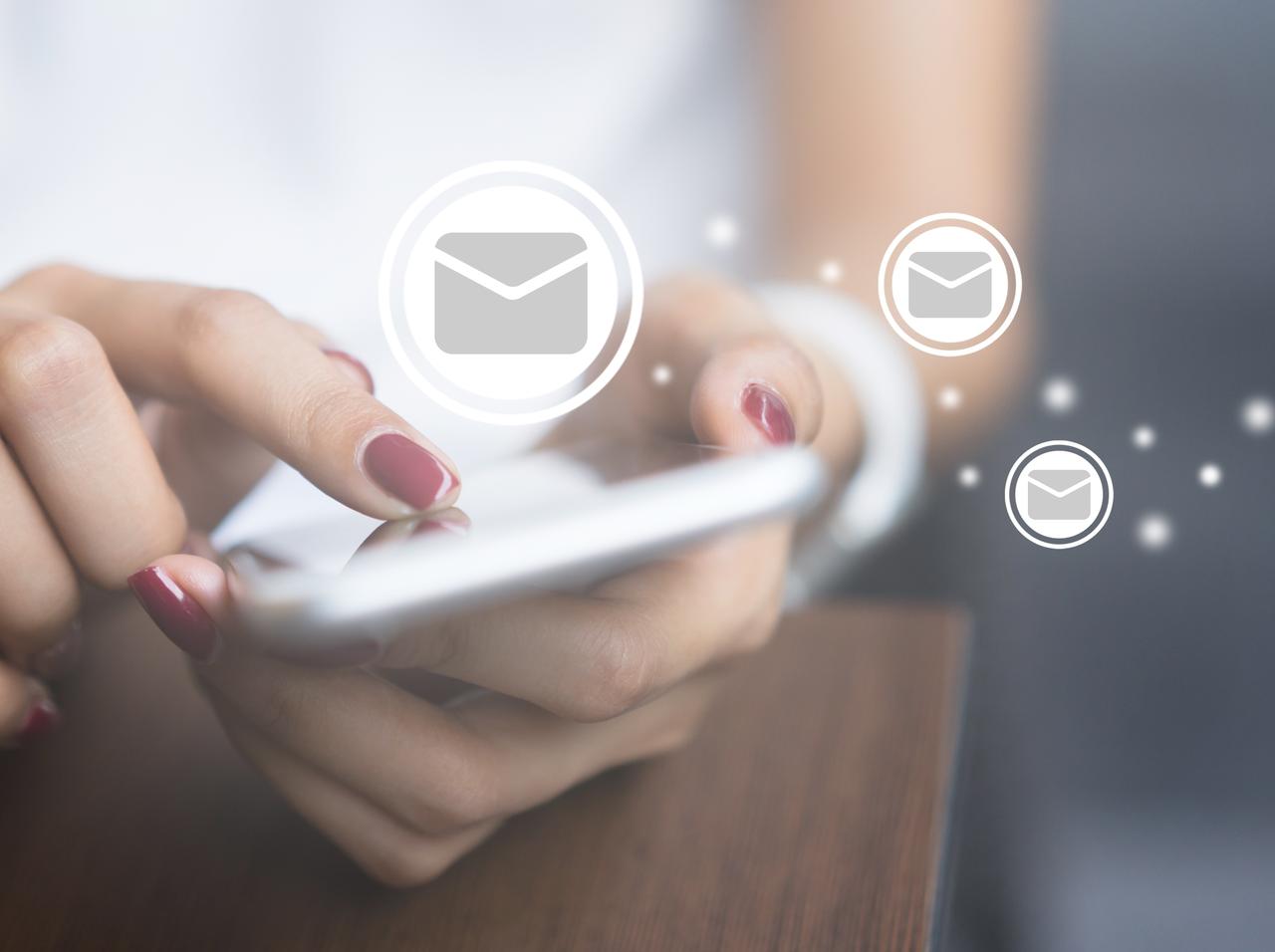 「マッチングアプリ」で知り合った女性を殺害した男性、法廷で『自分の首』を切る