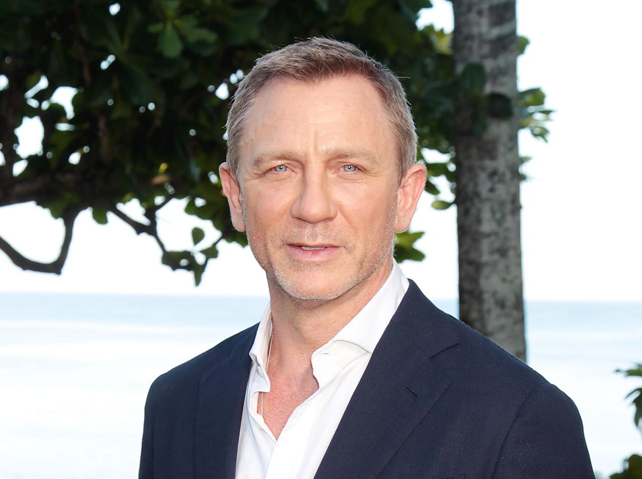 『007』最新作のメイキング映像が公開、ジャマイカの熱気に包まれたキャストたちの姿にシビれる