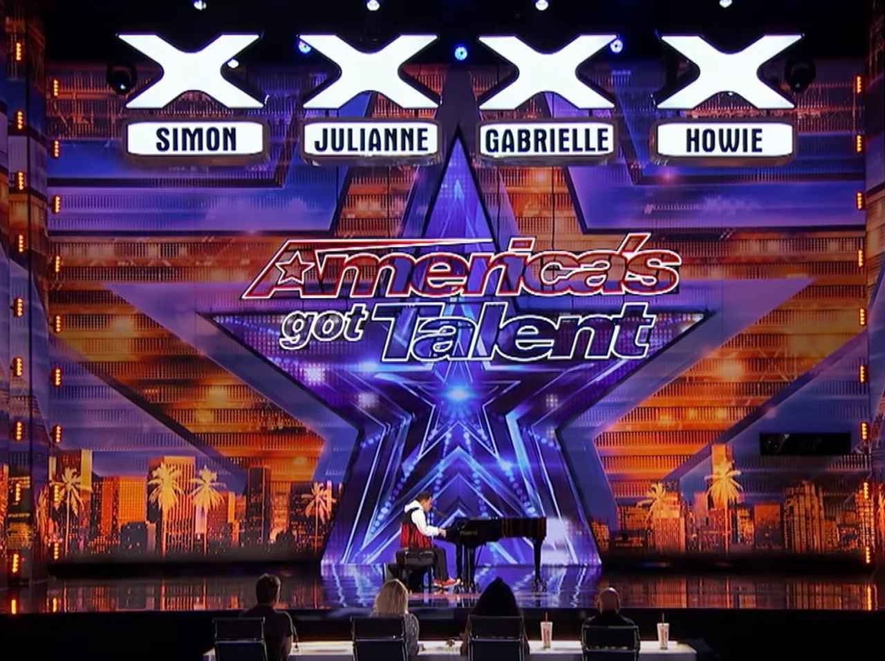 盲目で自閉症の青年が音楽番組で「奇跡」起こす、アメリカ全土が号泣