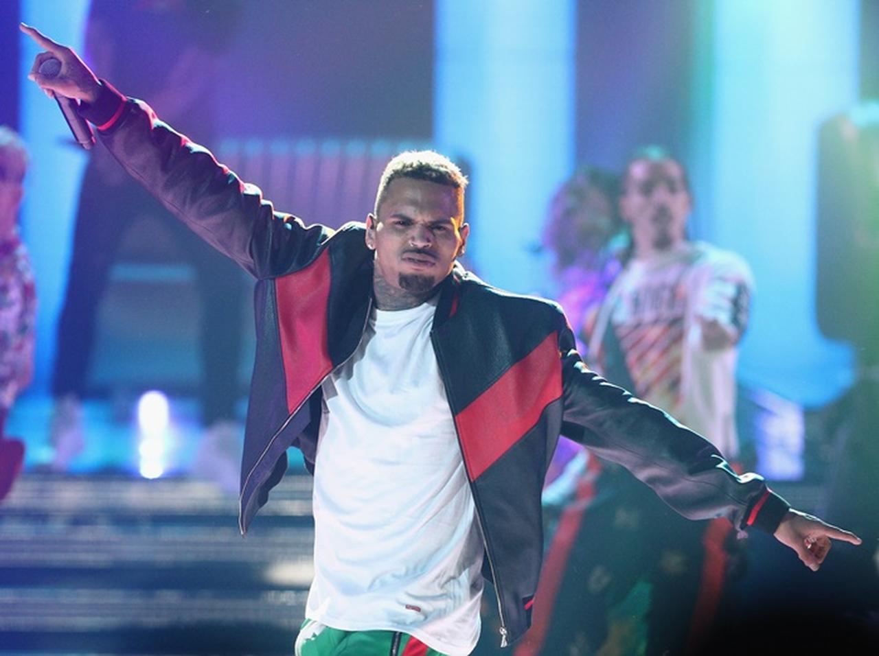 クリス・ブラウン、元恋人カルーシェの彼氏を「ディスってない」と言いつつ悪口連発