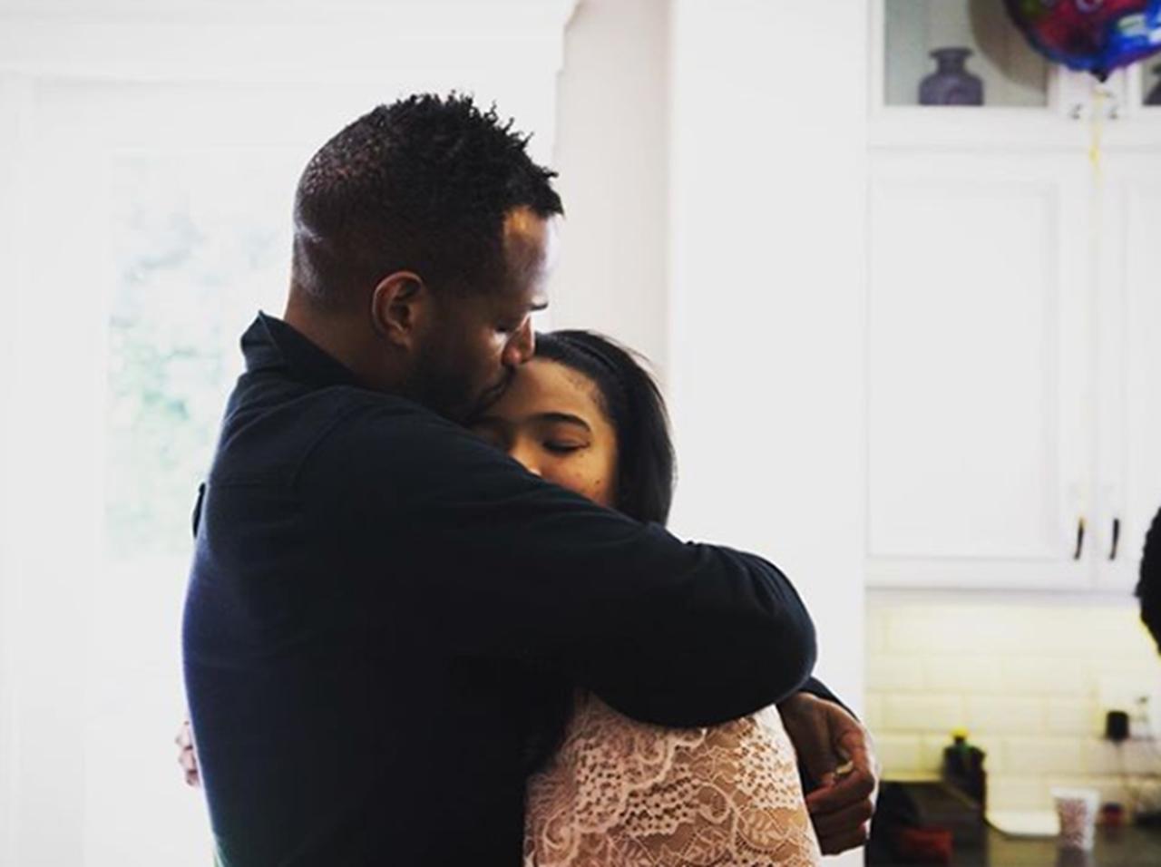 19歳で性的指向を決めるのは早すぎる?LGBTQ+の娘がいる俳優が反論