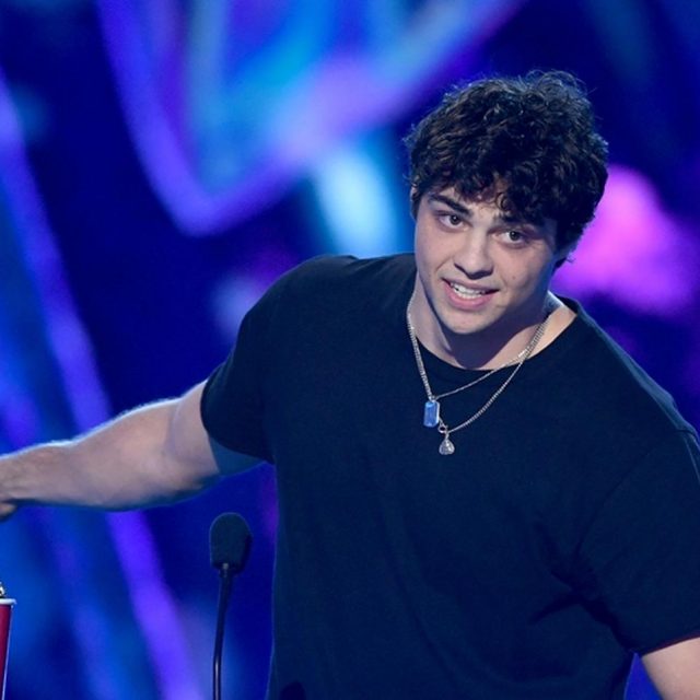 『好きだった君へのラブレター』のイケメン俳優、感動的なスピーチを披露【MTV Movie & TV Awards】
