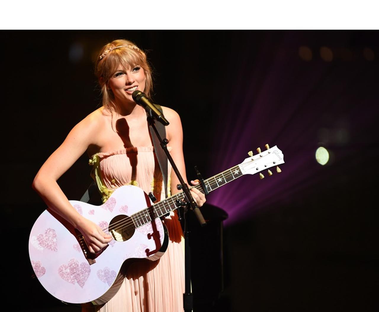 テイラー・スウィフト、「あのスニーカー」はコラボの前兆だった