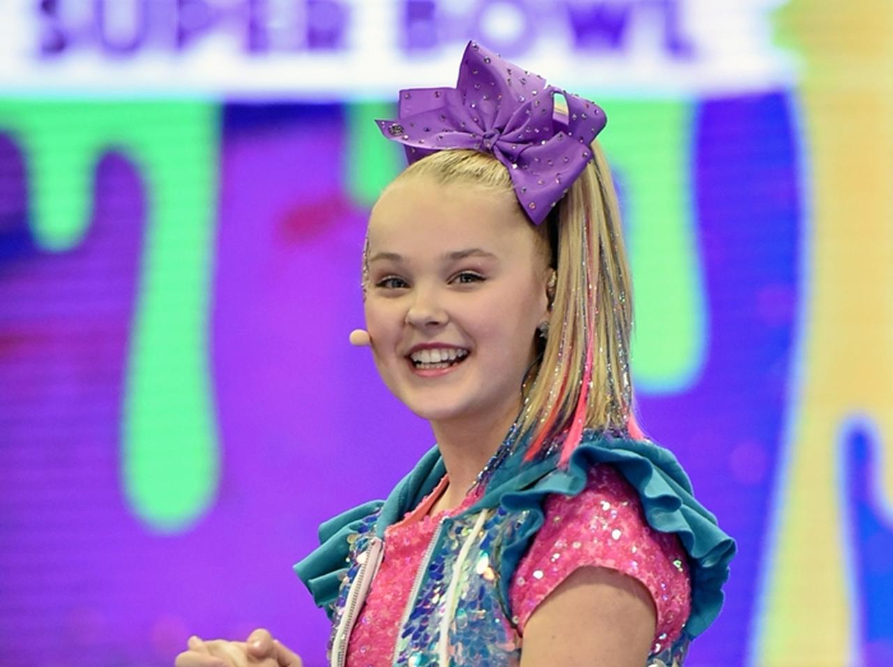 米人気Youtuber、有害物質が検出された自身のコラボコスメについてコメント