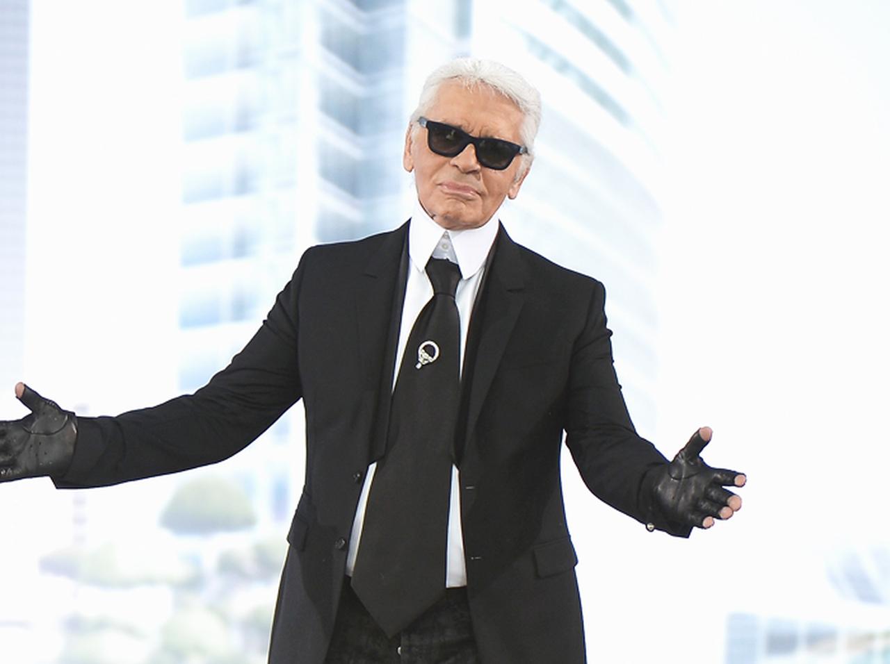 「葬式嫌い」の故カール・ラガーフェルドに捧げた追悼イベントが至極美しい