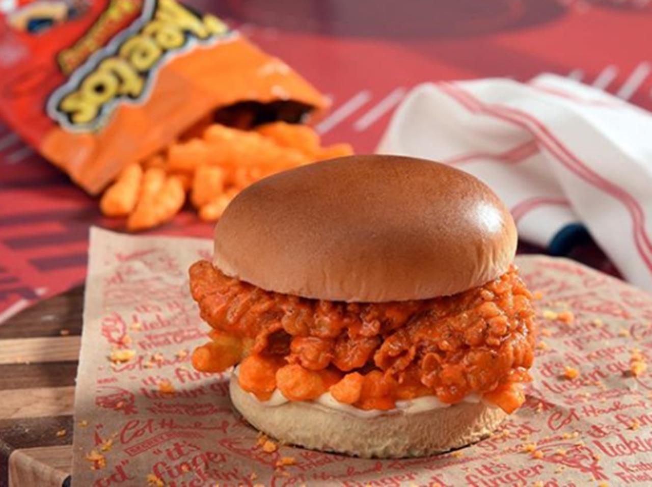 ケンタッキーとチートスがコラボ、ジャンク好きにはたまらないメニューが登場