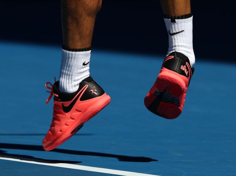 先住民族がナイキの「スニーカー」に出会ったら?その反応にシビれる