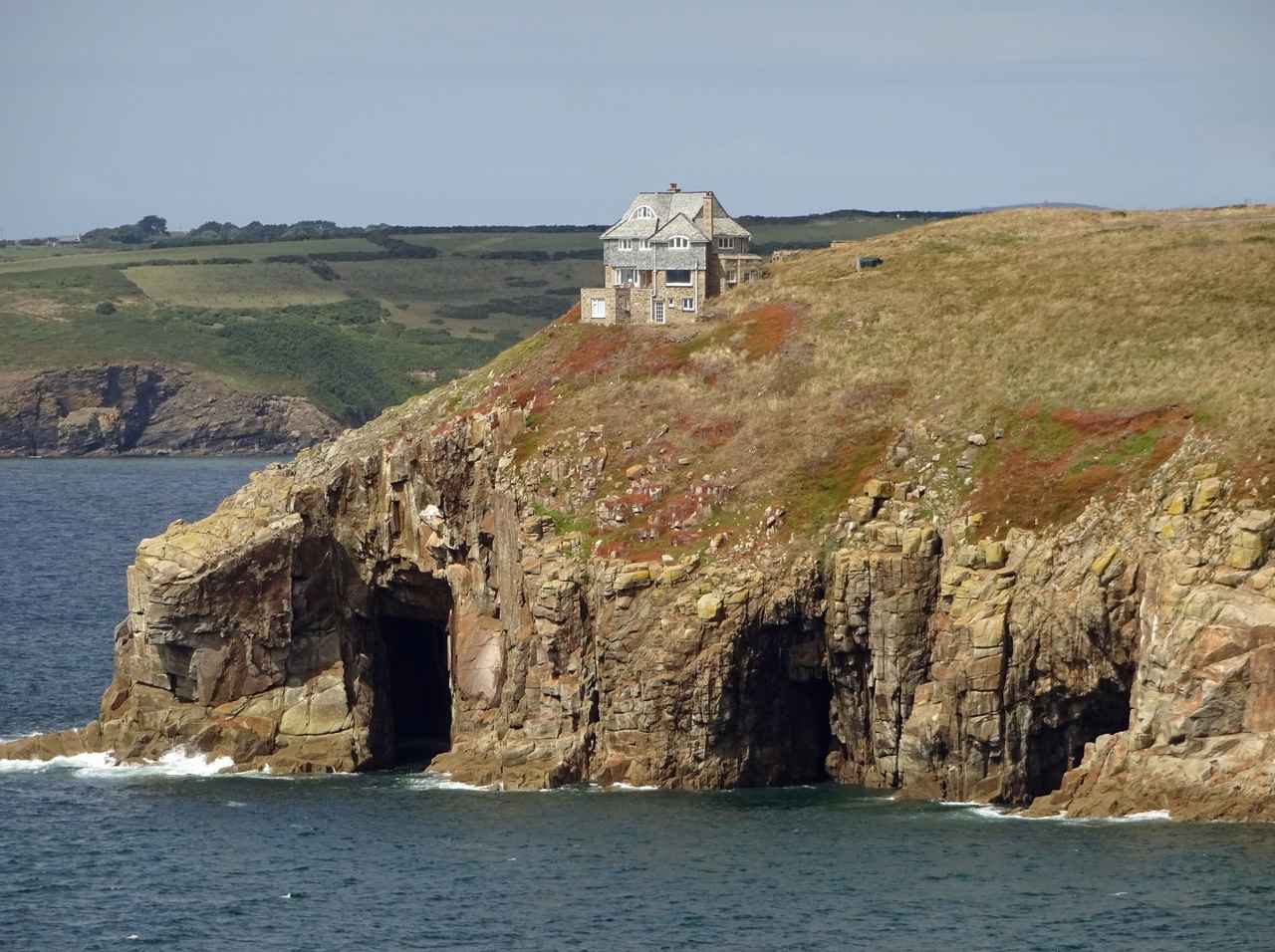 死んだ父は大富豪だった、貧困生活を送っていた男性が「75億円の遺産」を相続