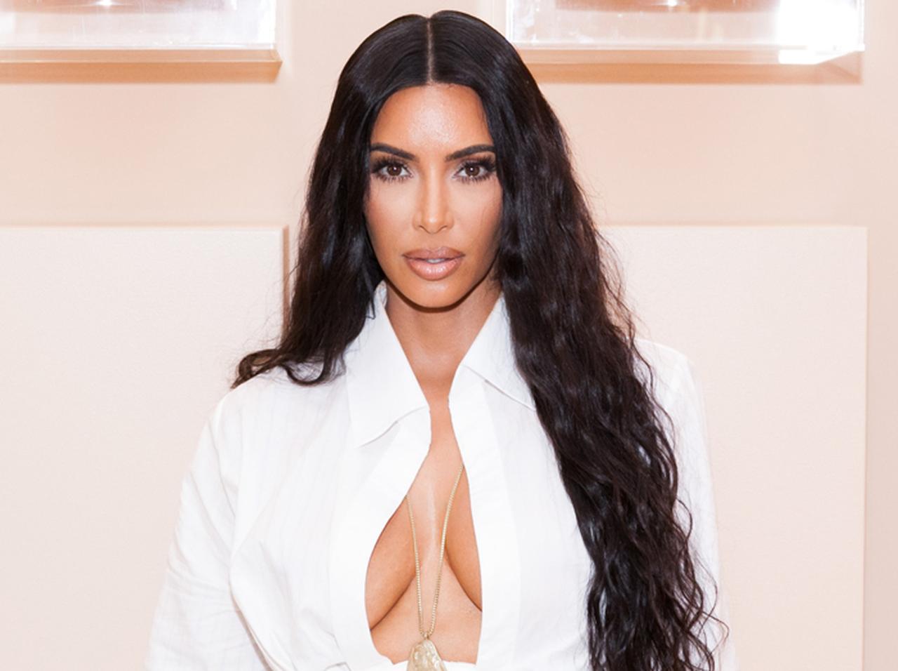 キム・カーダシアンが『KIMONO』炎上騒動に反応、「名前を変える予定は無い」