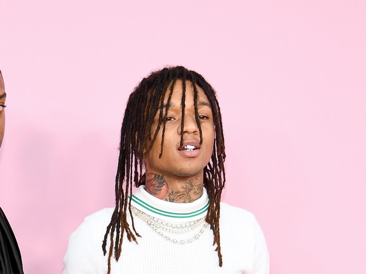 スウェイ・リーのポロシャツ、前後逆かと思いきやそうではなかった