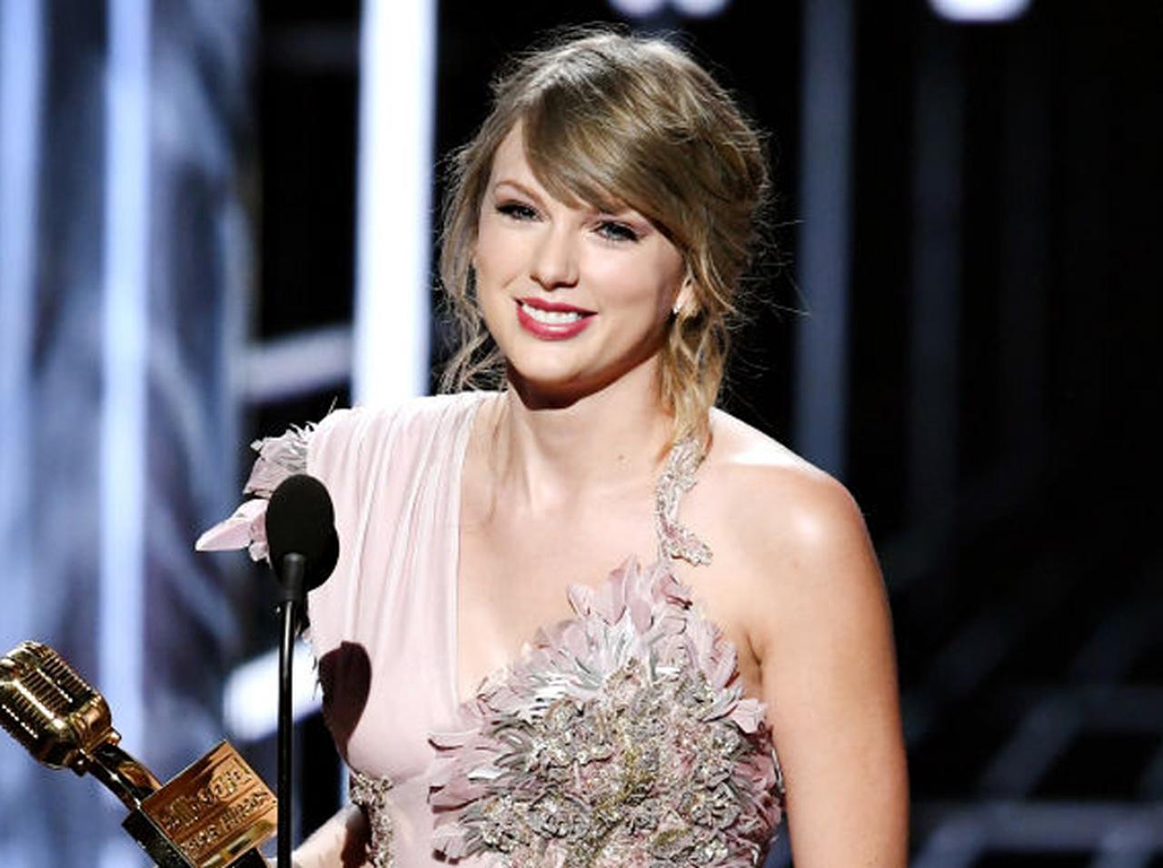 「テイラー・スウィフトは優しかった」買収騒動渦中のジャスティン恩師が回顧