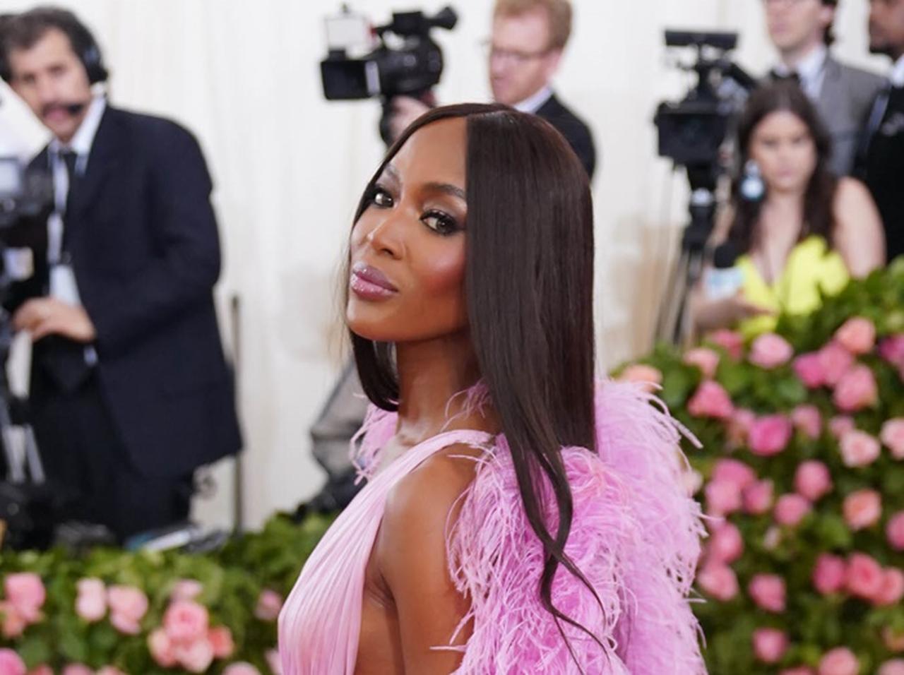 ナオミ・キャンベル、飛行機の中でとる行動がナオミ・キャンベルらしい