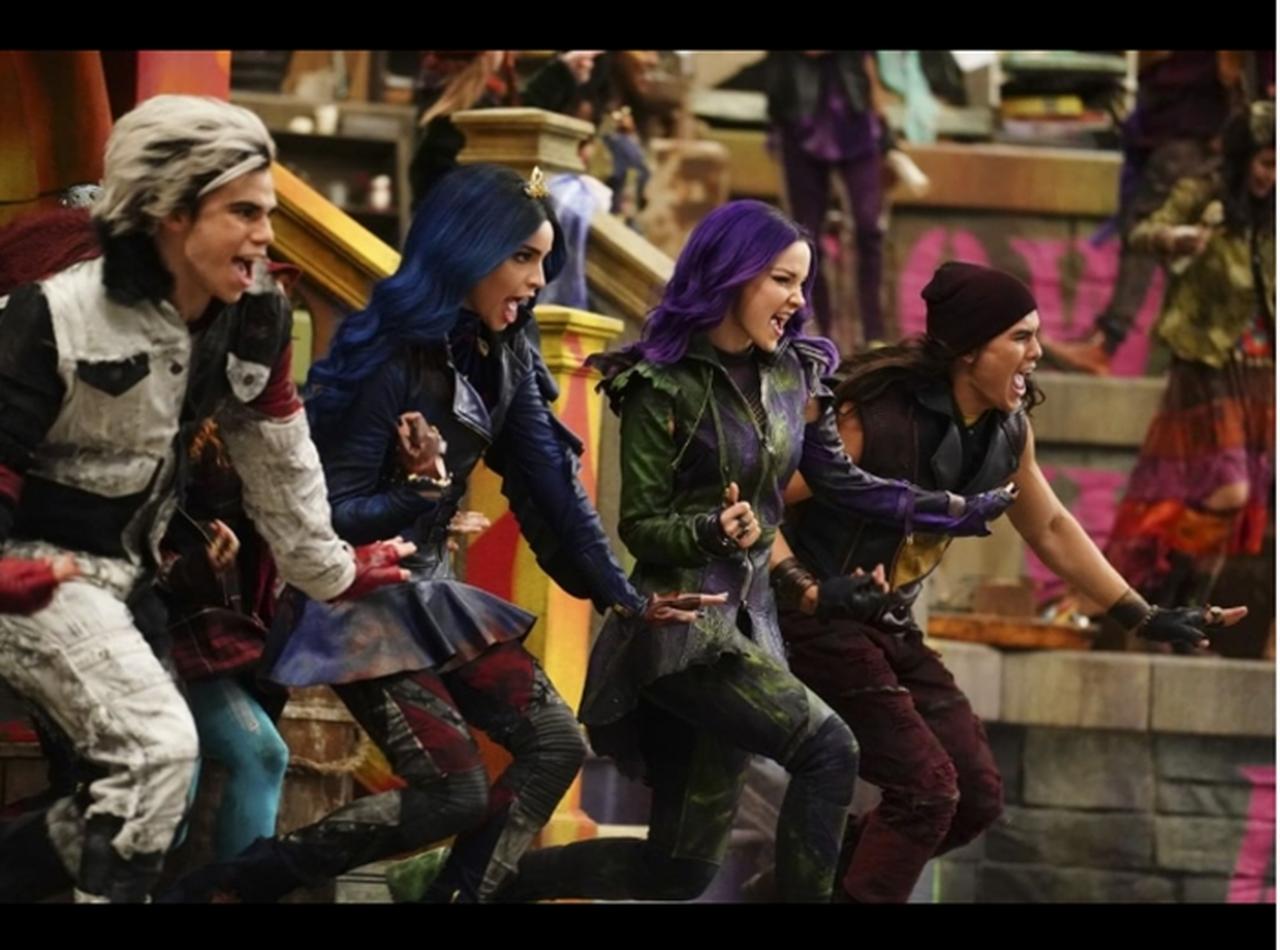 『ディセンダント3』撮影初日映像が公開、セットがまるでテーマパーク