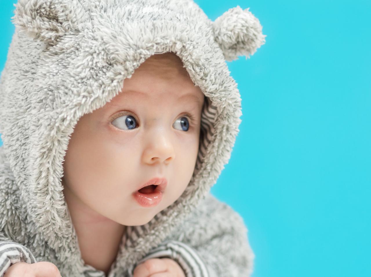 生後10ヵ月の赤ちゃん、ママの「双子」に初対面して見事なリアクション