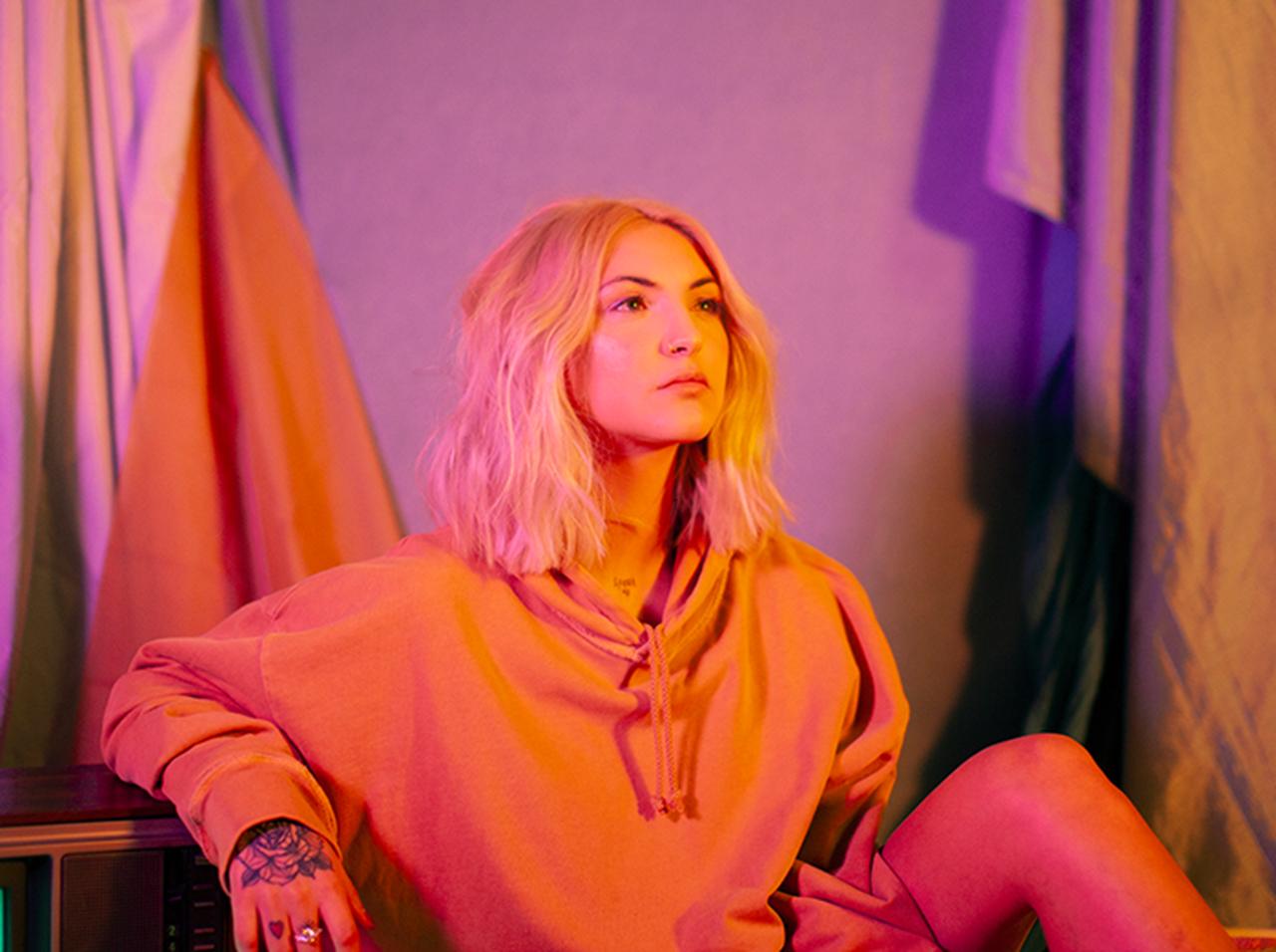 セレーナ・ゴメスの“ソウル・シスター”、ジュリア・マイケルズが新EPをリリース