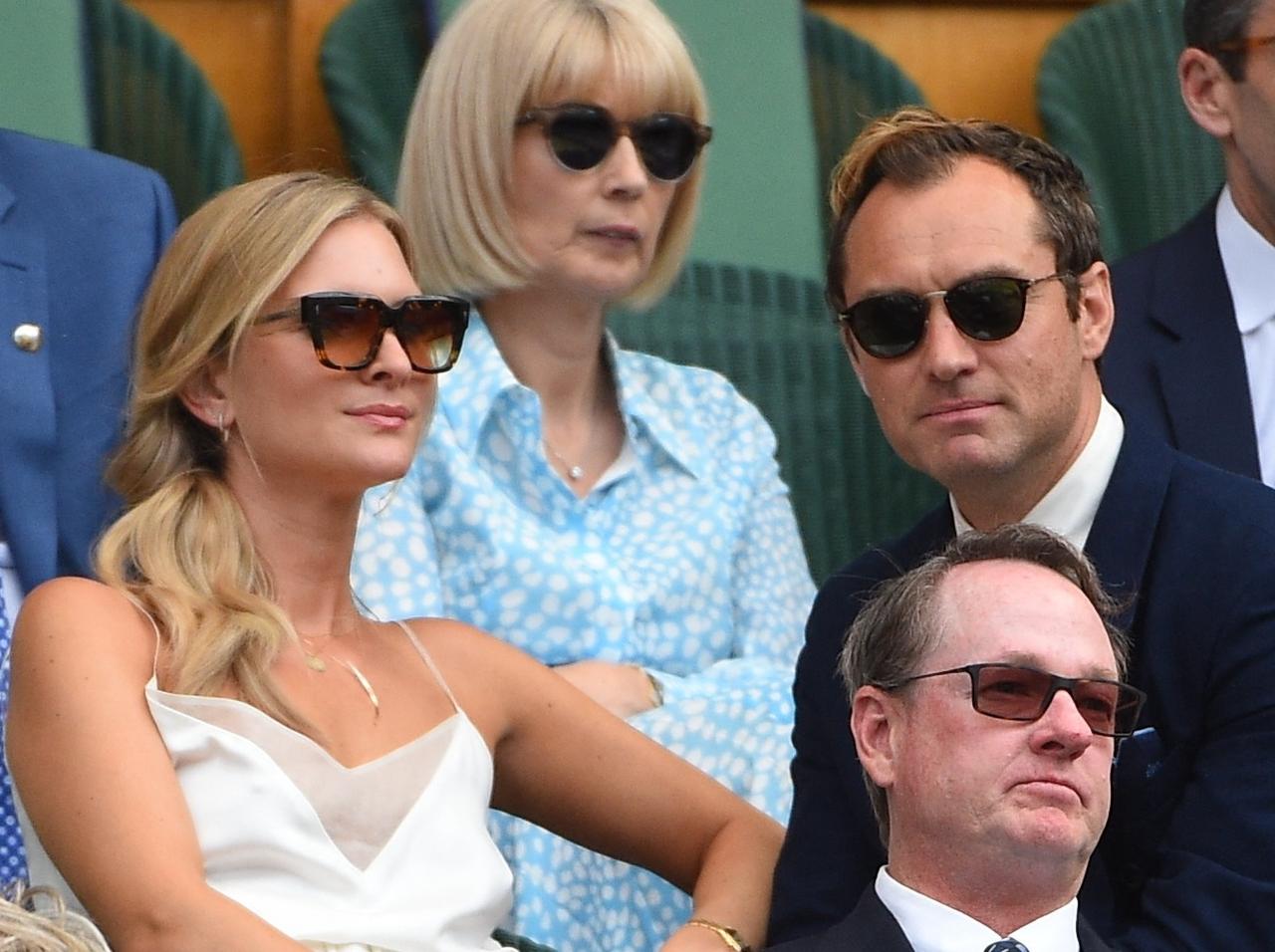 新婚ジュード・ロウ、ウィンブルドン観戦中に愛妻にデレデレ【写真アリ】