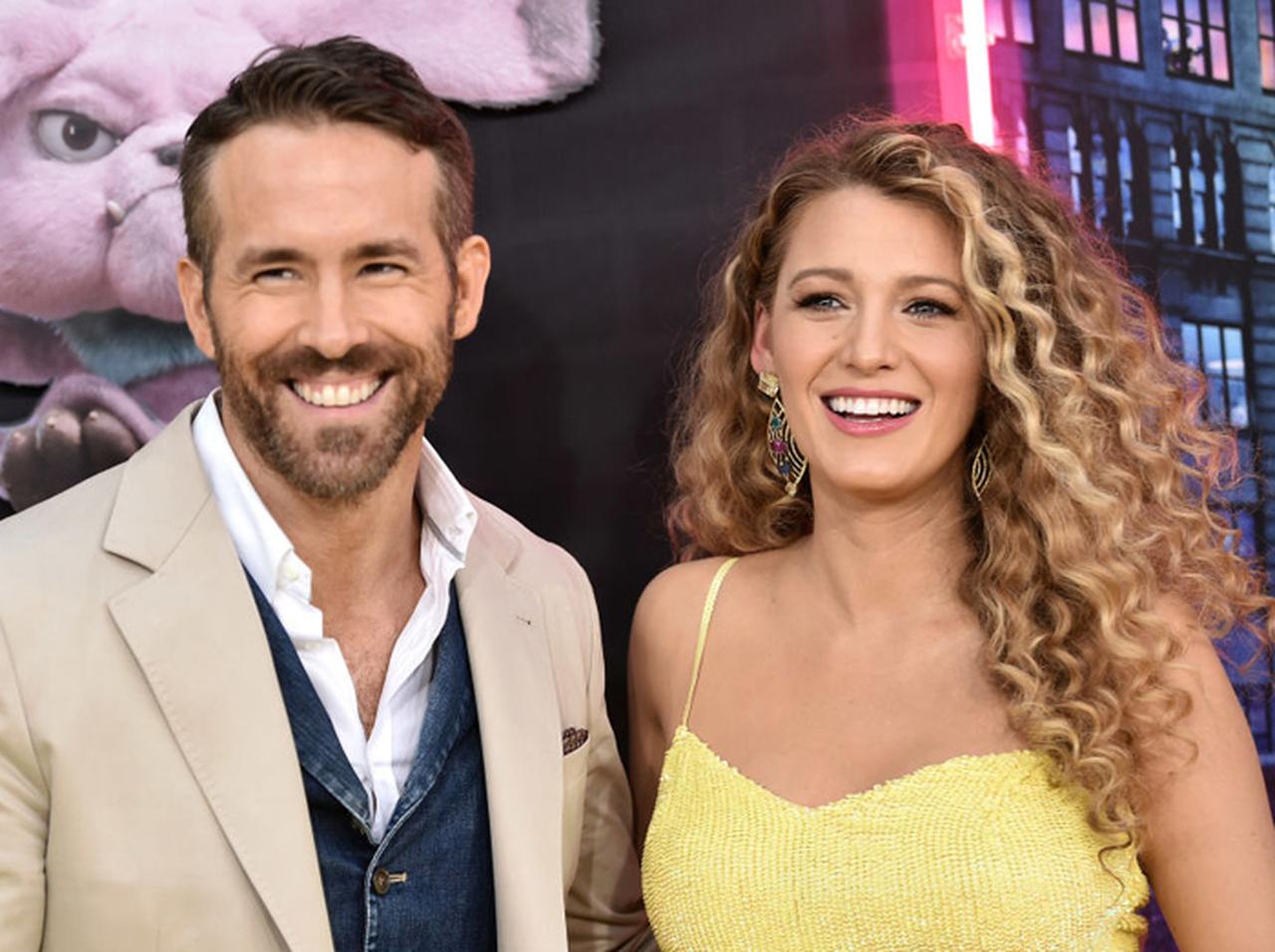 ブレイク・ライブリー、「2人乗りベビーカー」で一家でお出かけ