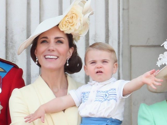 ルイ王子、1歳にして「あのスニーカー」をテニス界の巨匠から直々にもらう