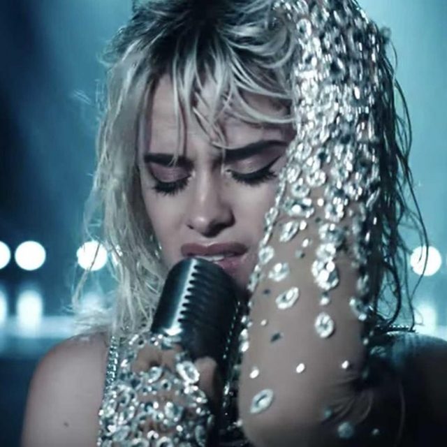 カミラ・カベロ、新曲「ファインド・ユー・アゲイン」MVで『金髪』にイメチェン