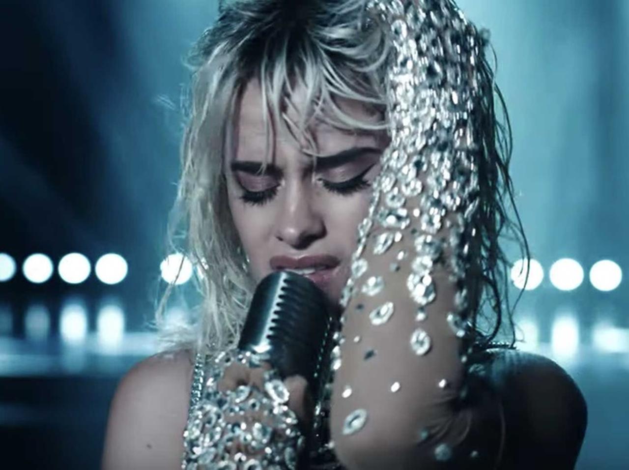 カミラ・カベロ、新曲「ファインド・ユー・アゲイン」MVで『金髪』にイメチェン